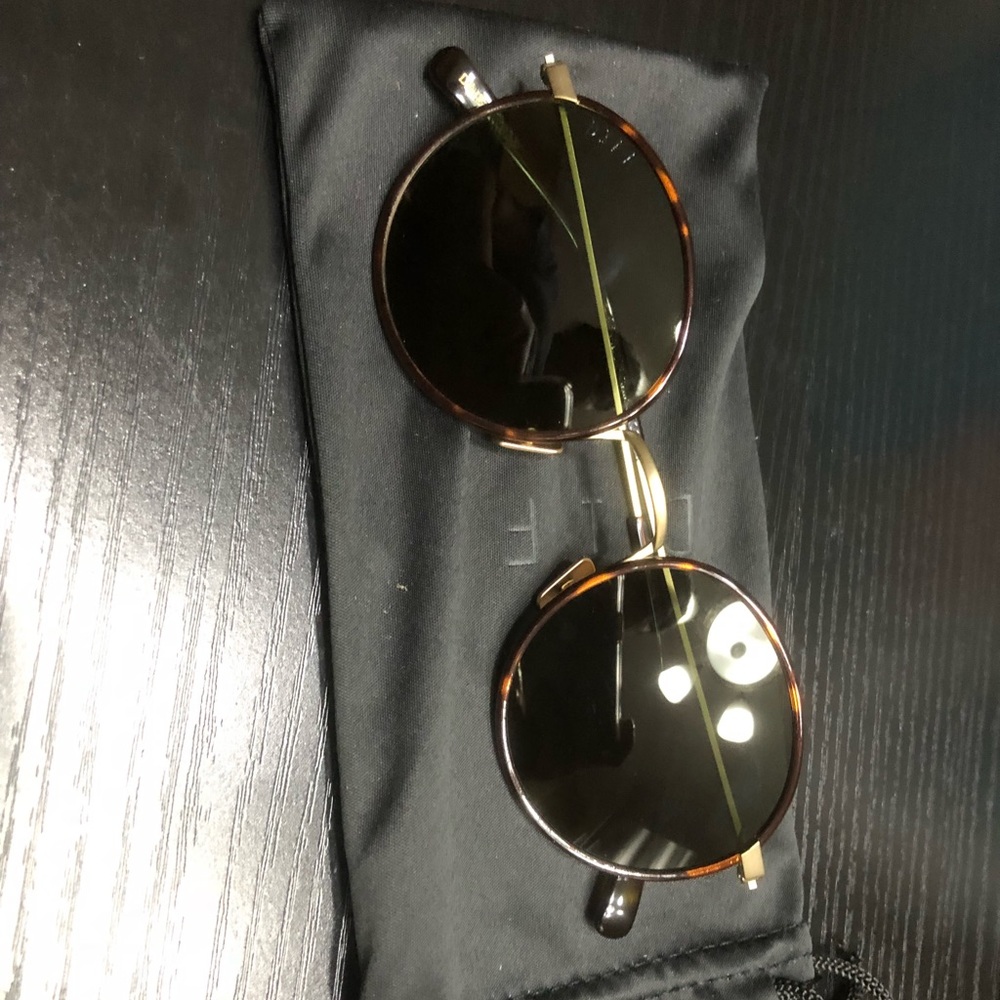 Diff Daisy, Antique gold & green polarized lens